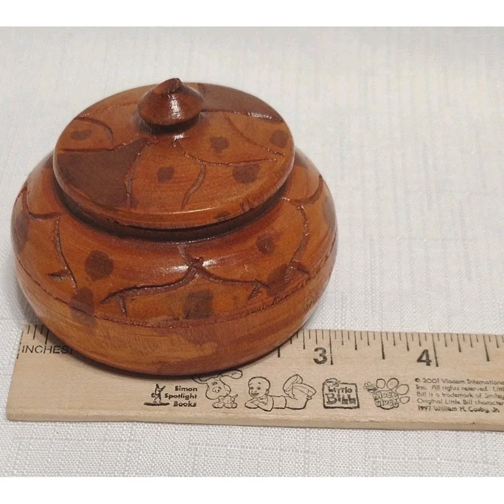 Vintage Hand Carved Two Tone Etched Wooden Lidded Trinket Spice Box 3